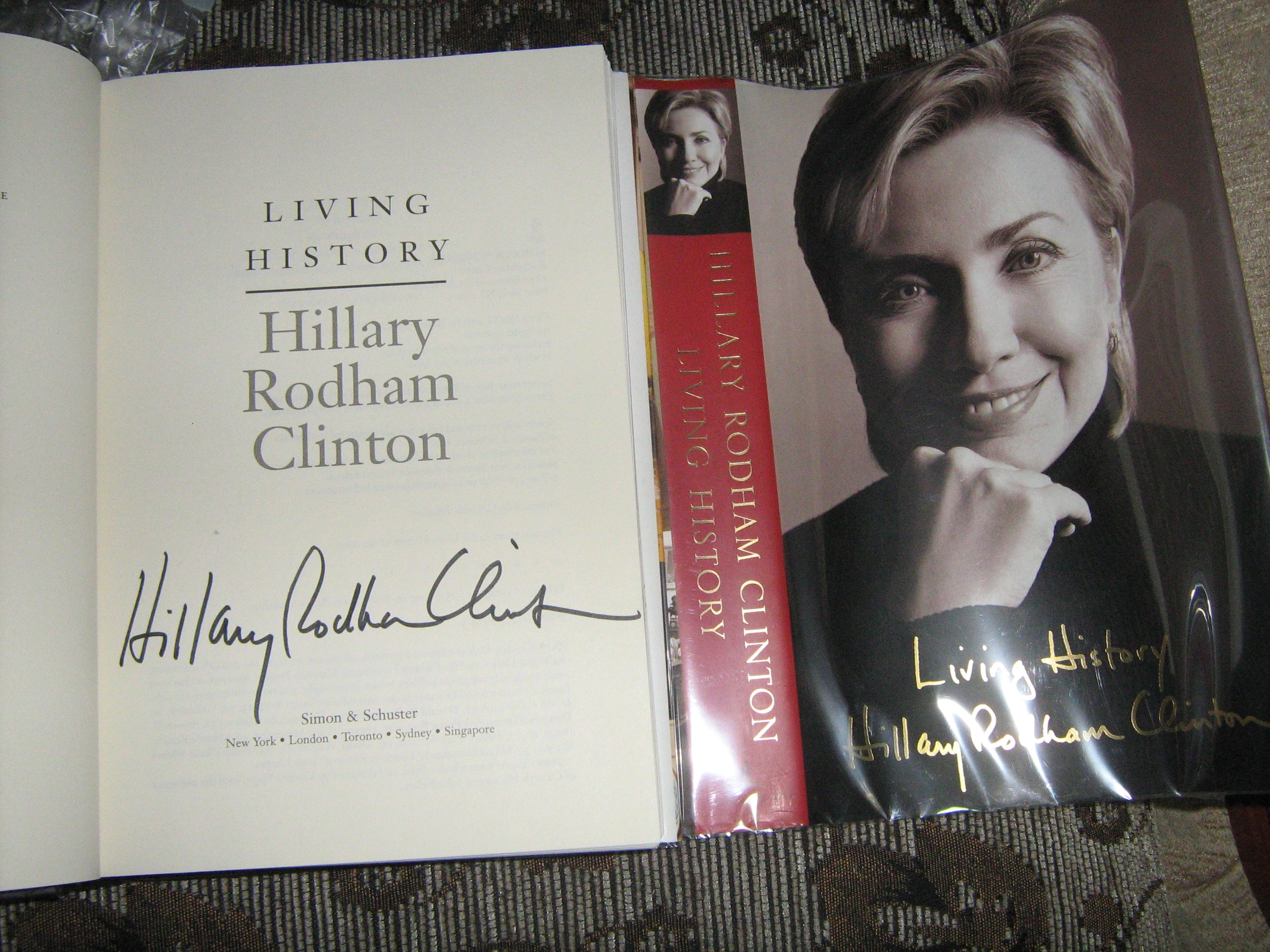 hillaryclintonsignedbook.jpg